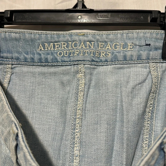 light wash American Eagle button up denim mini skirt with raw hem size 4 - Picture 4 of 5